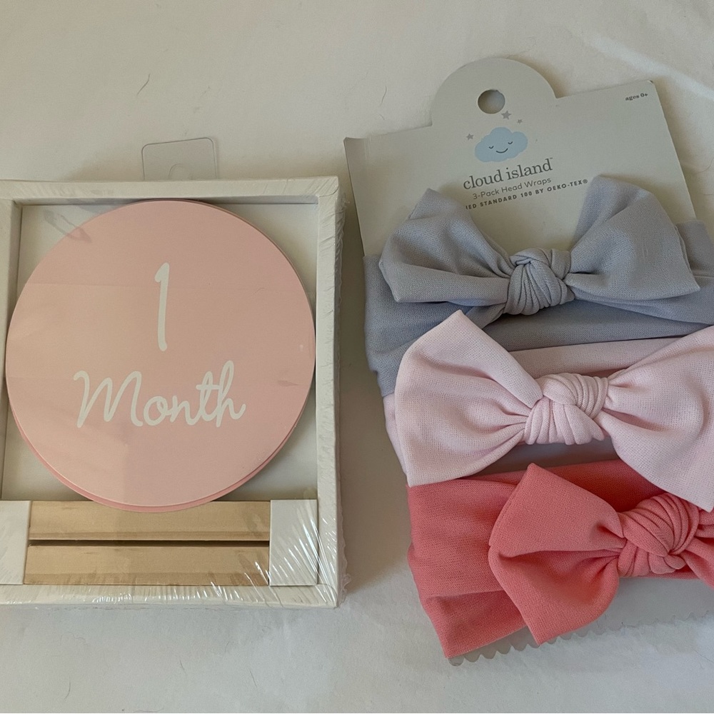Baby month milestones and bows